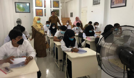 KUNJUNGAN PADA SAAT UPK PAKET C DI PKBM HANG TUAH TAHUN PELAJARAN 2021/2022